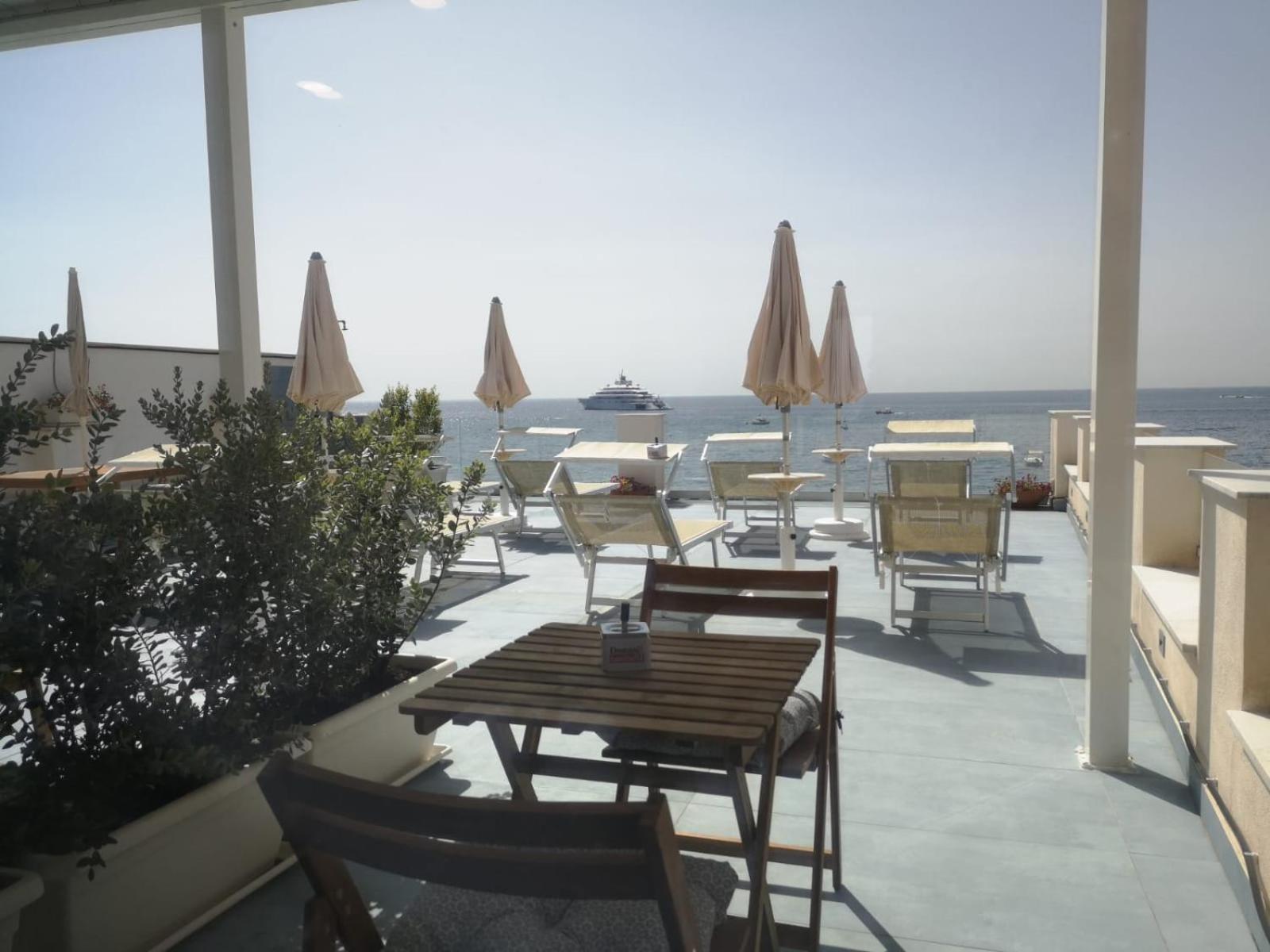 Hotel Tulla'S Giardini-Naxos Exterior foto
